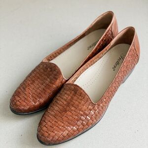 Trotters Women's Leather Liz Almond-Toe Cognac Loafer, Size 11 Narrow
